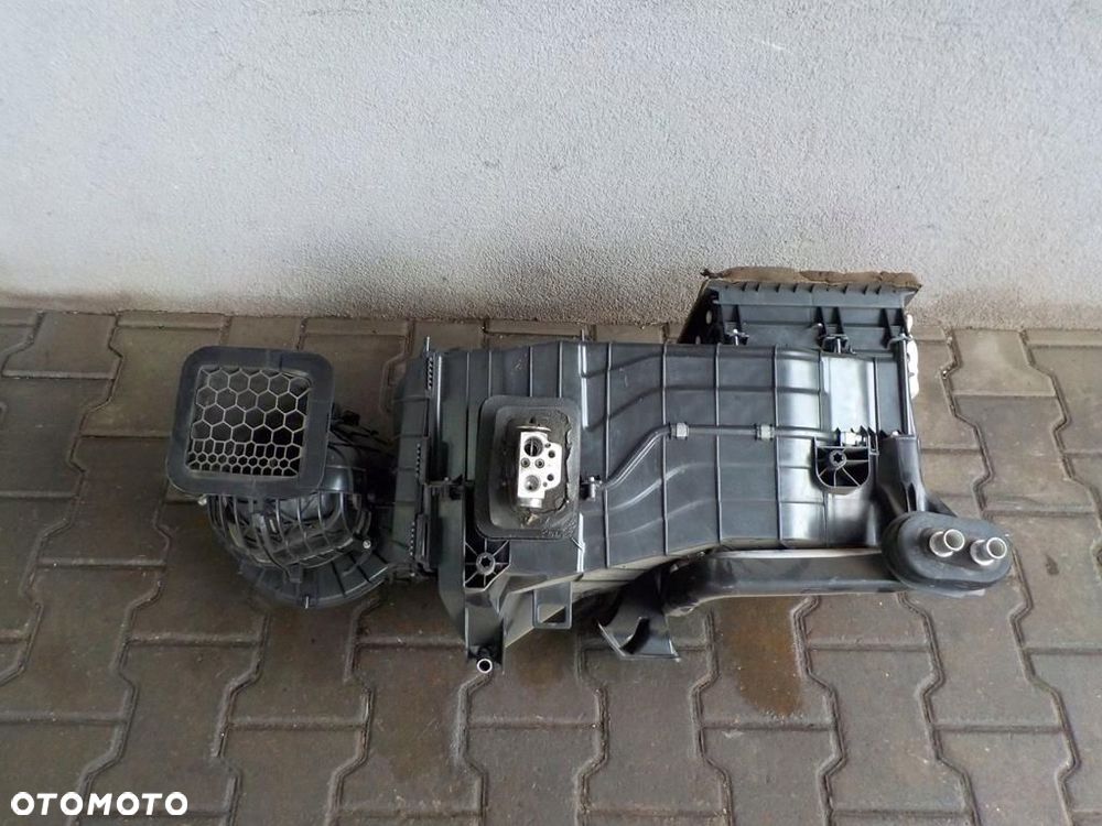 VW T5 NAGRZEWNICA PRZÓD Z KLIMATYZACJĄ PAROWNIK - 2