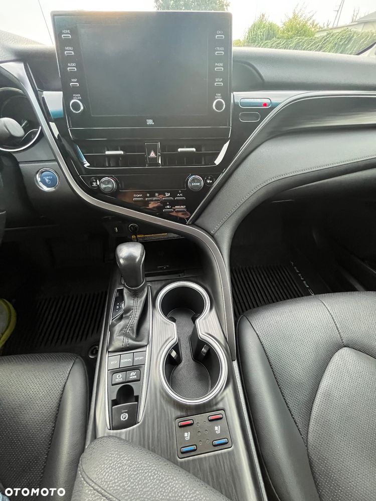 Toyota Camry 2.5 Hybrid Executive CVT - 21