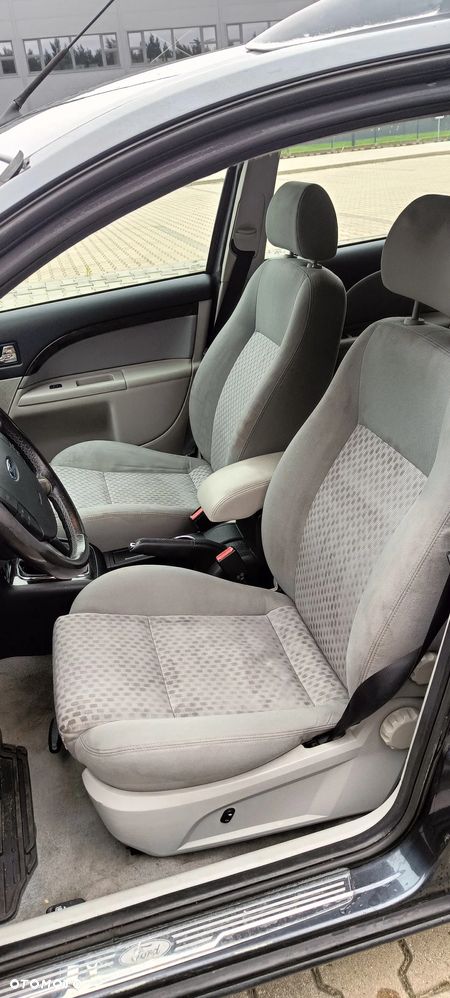 Ford Mondeo 2.0 Ghia - 22