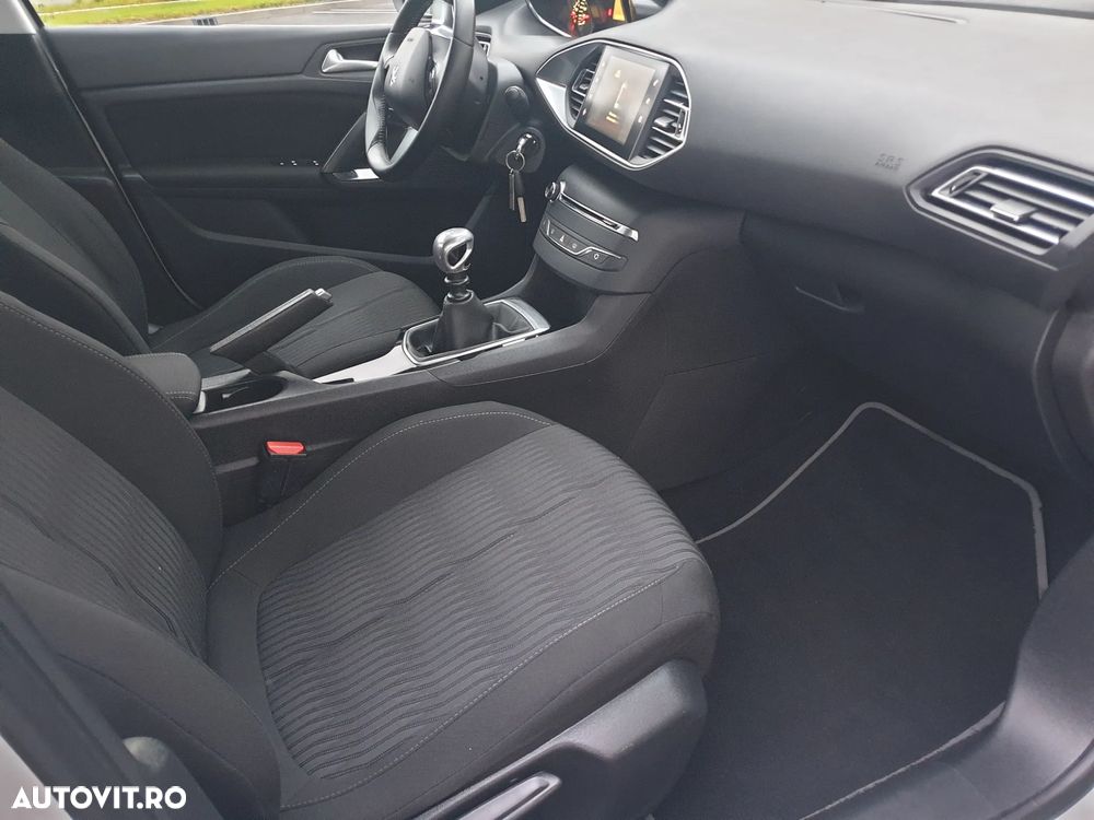 Peugeot 308 1.6 e-HDI FAP STT Allure - 7