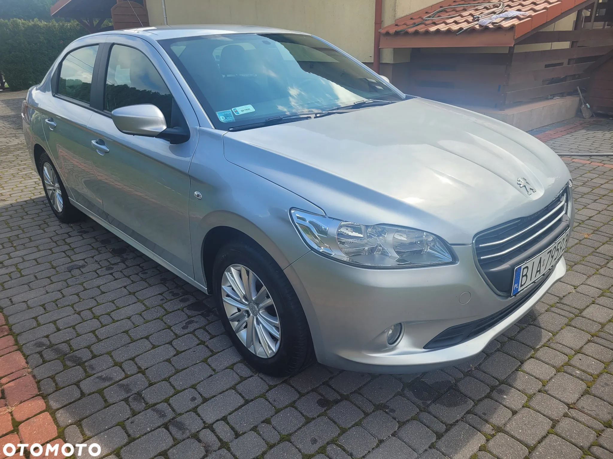Peugeot 301 1.6 VTi Allure - 3