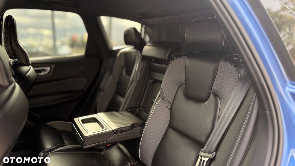 Volvo XC 60 B4 D AWD R-Design - 23