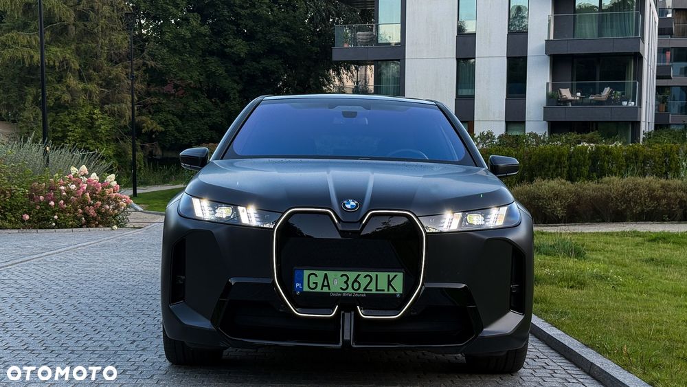 BMW iX - 14