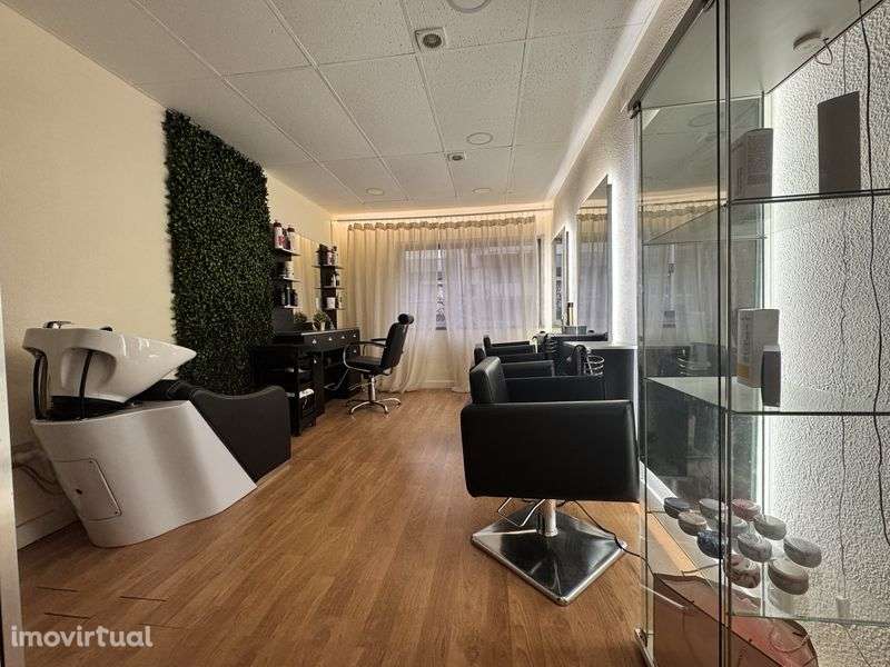 Aluga-se Salão de Cabeleireiro – Localização Premium no Campo Pequeno - Grande imagem: 4/6