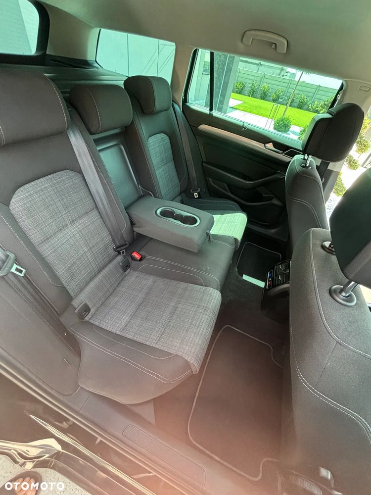 Volkswagen Passat - 15