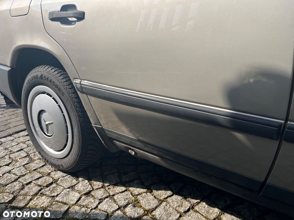 Mercedes-Benz Klasa E - 24