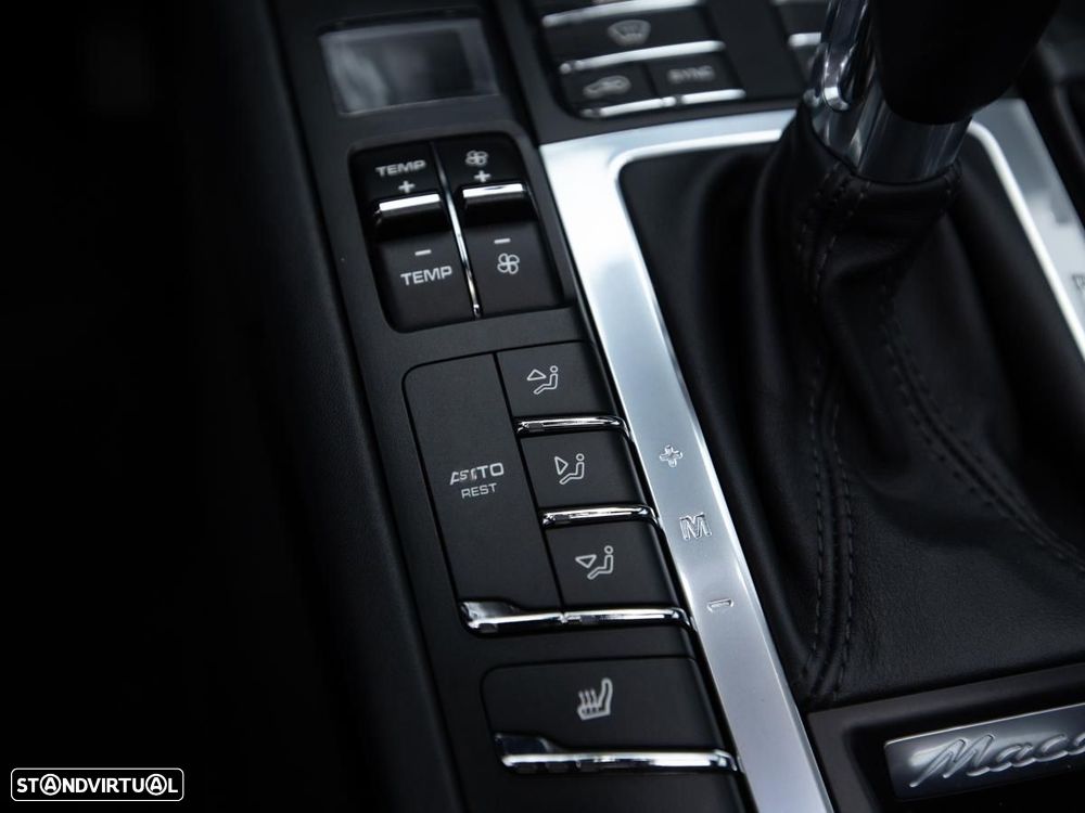 Porsche Macan Turbo - 24