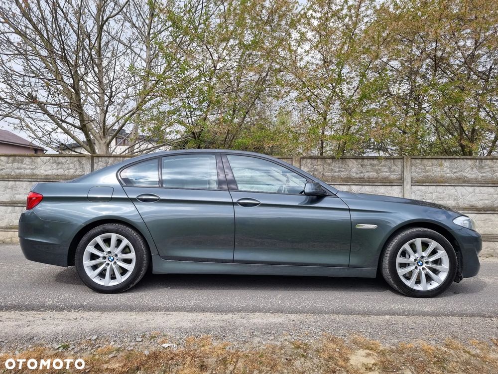 BMW Seria 5 528i Sport-Aut Luxury Line - 14