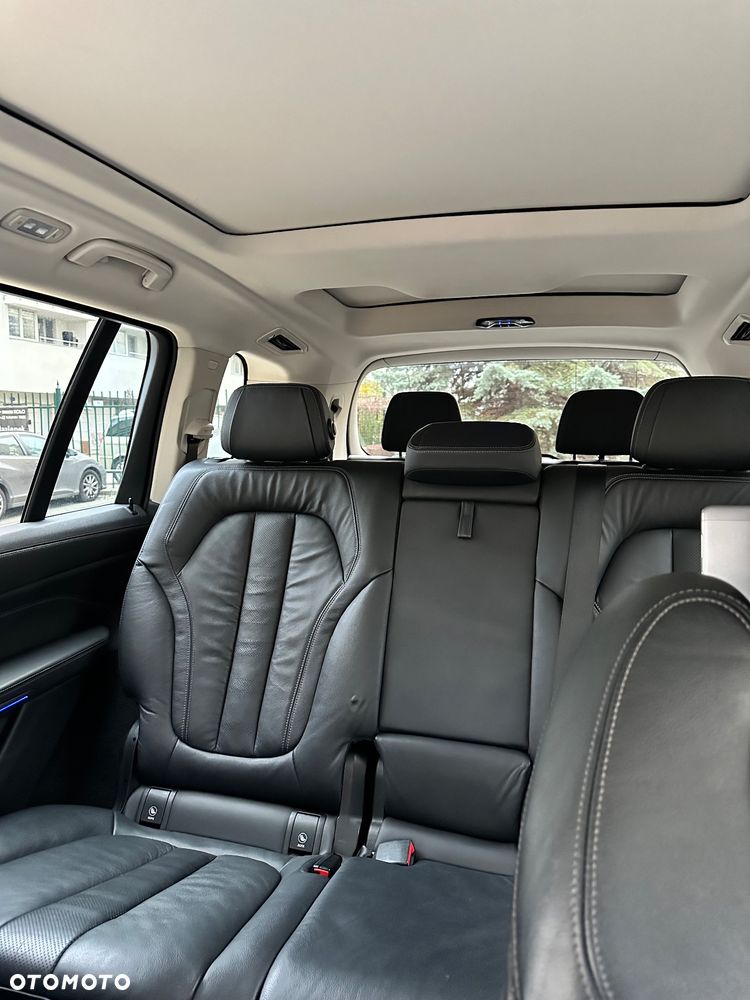 BMW X7 xDrive40i - 16