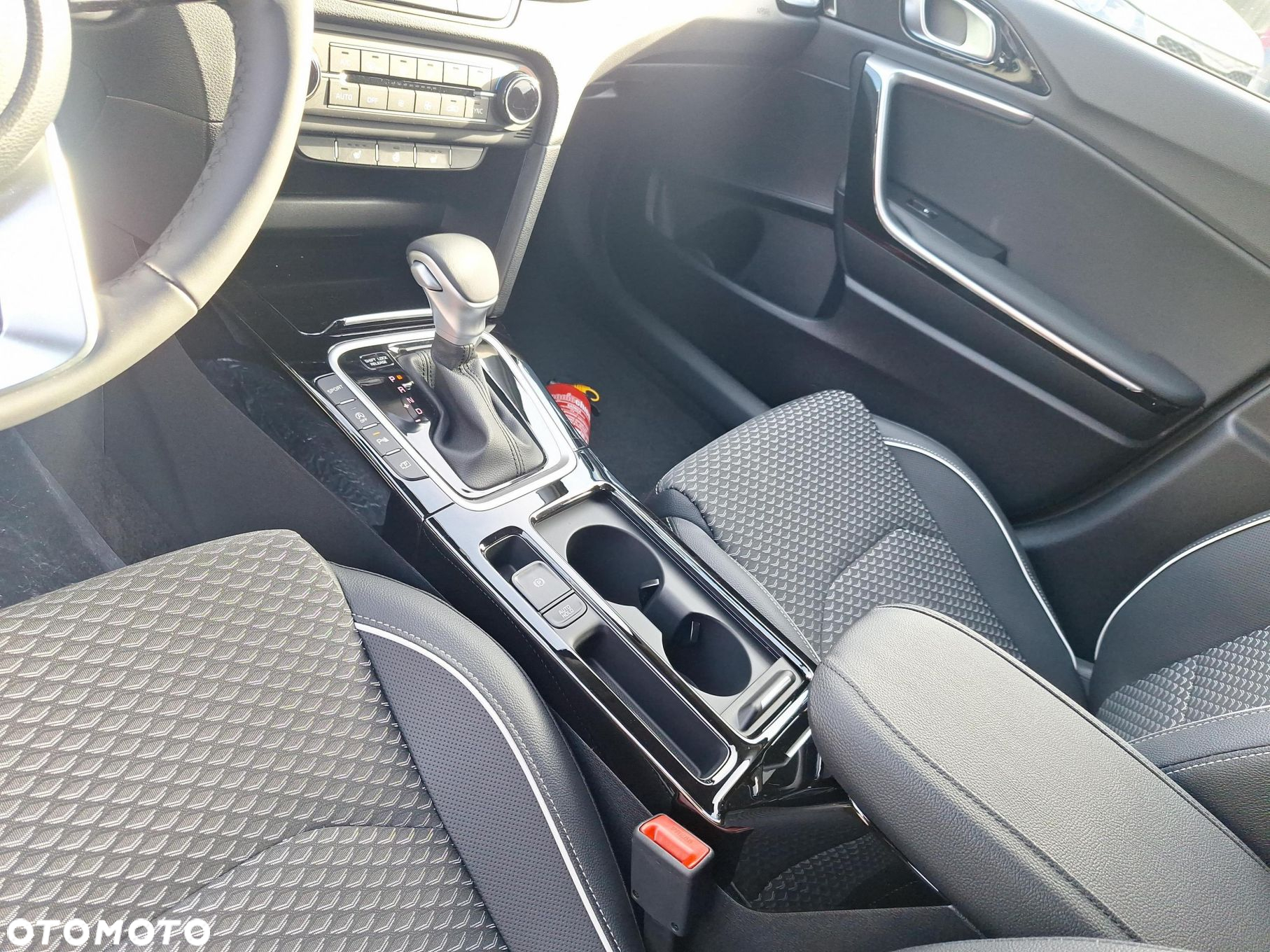 Kia Ceed - 11