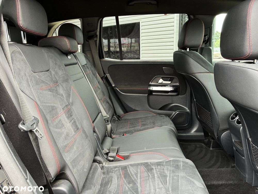 Mercedes-Benz GLB - 16