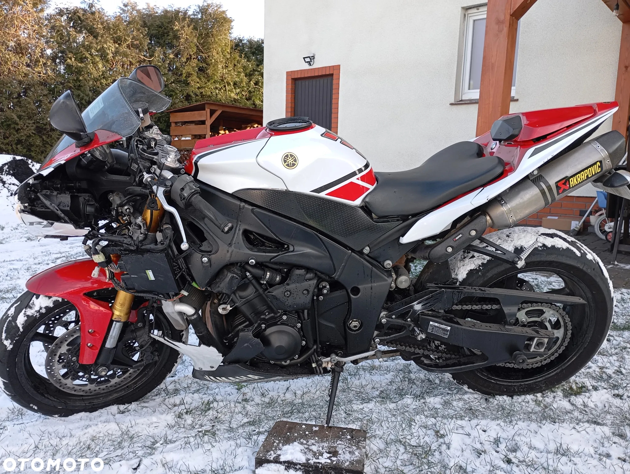 Yamaha R1 - 6