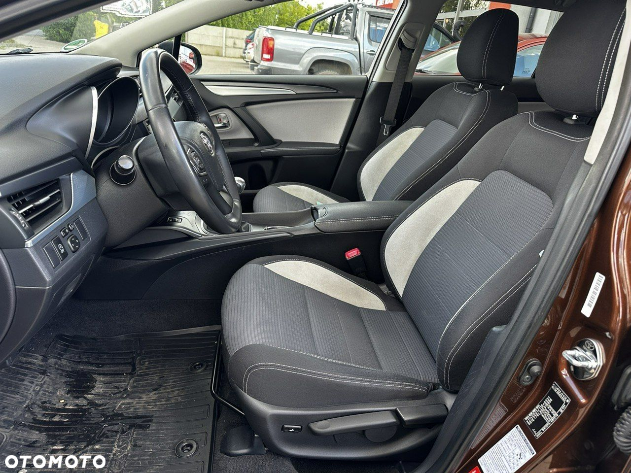 Toyota Avensis 2.0 D-4D Premium - 23