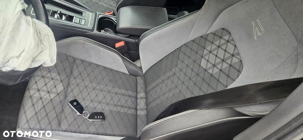 Volkswagen Golf - 6