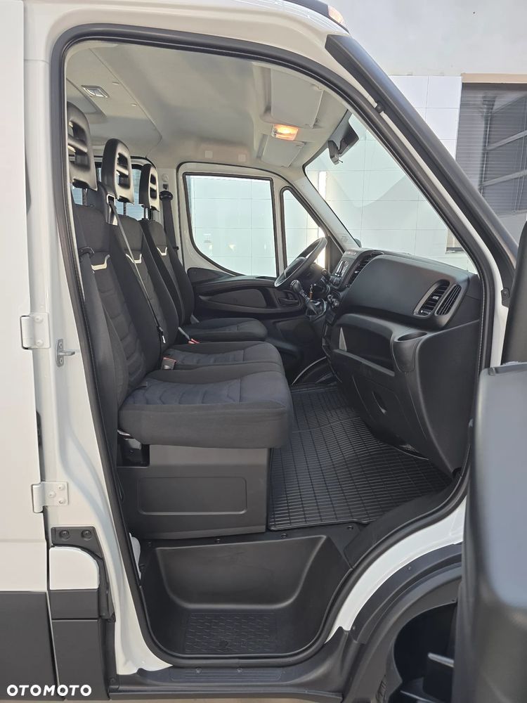 Iveco DAILY 50C18 / 35C18 DOKA SKRZYNIA DŁUGA3,81cm + SKRZYNIA NA NARZĘDZIA DEMONTOWANA HAK 3500Kg TEMPOMAT KLIMA 31 Tyś km SERWIS DO OSTATNIEGO Km ASO IVECO NA GWARANCJI - 36