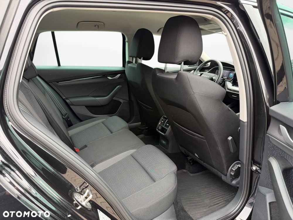 Skoda Octavia 1.5 TSI mHEV Selection DSG - 36