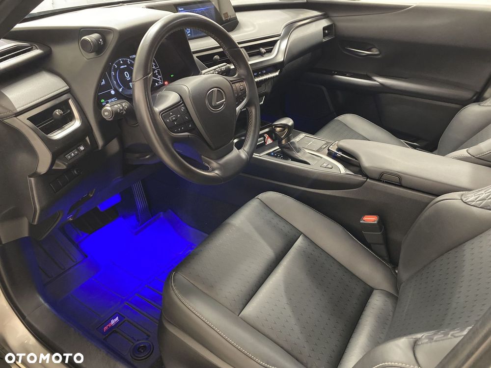 Lexus UX - 3
