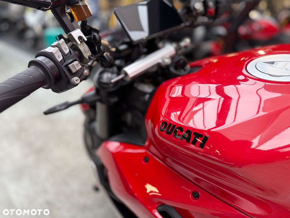 Ducati Streetfighter V2 - 12