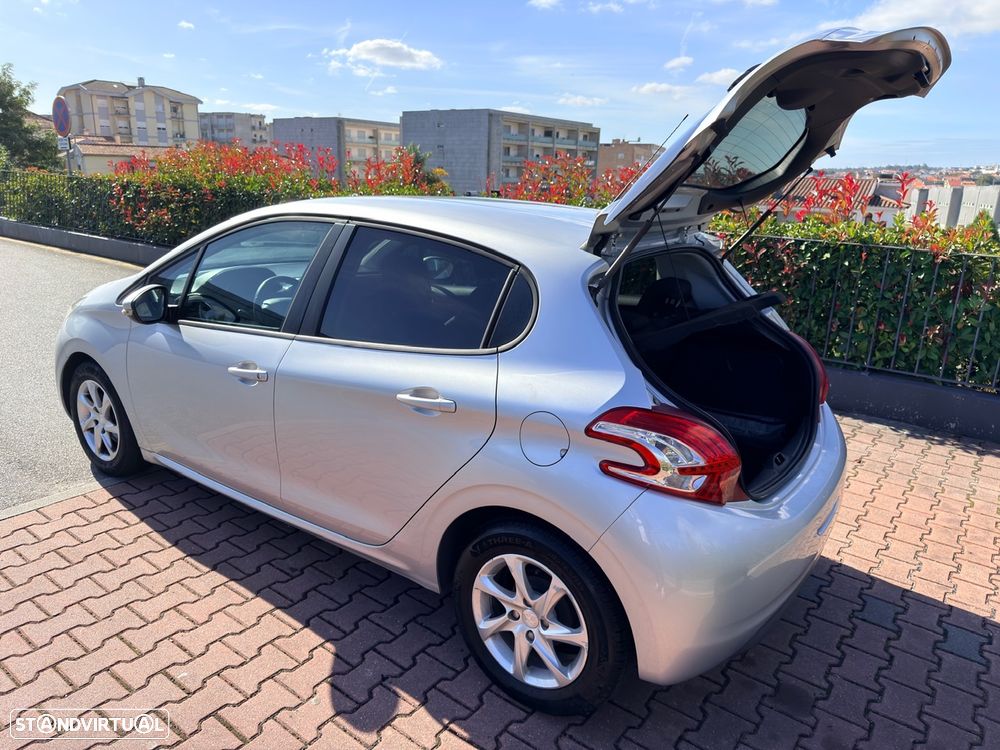 Peugeot 208 1.2 PureTech Allure - 22