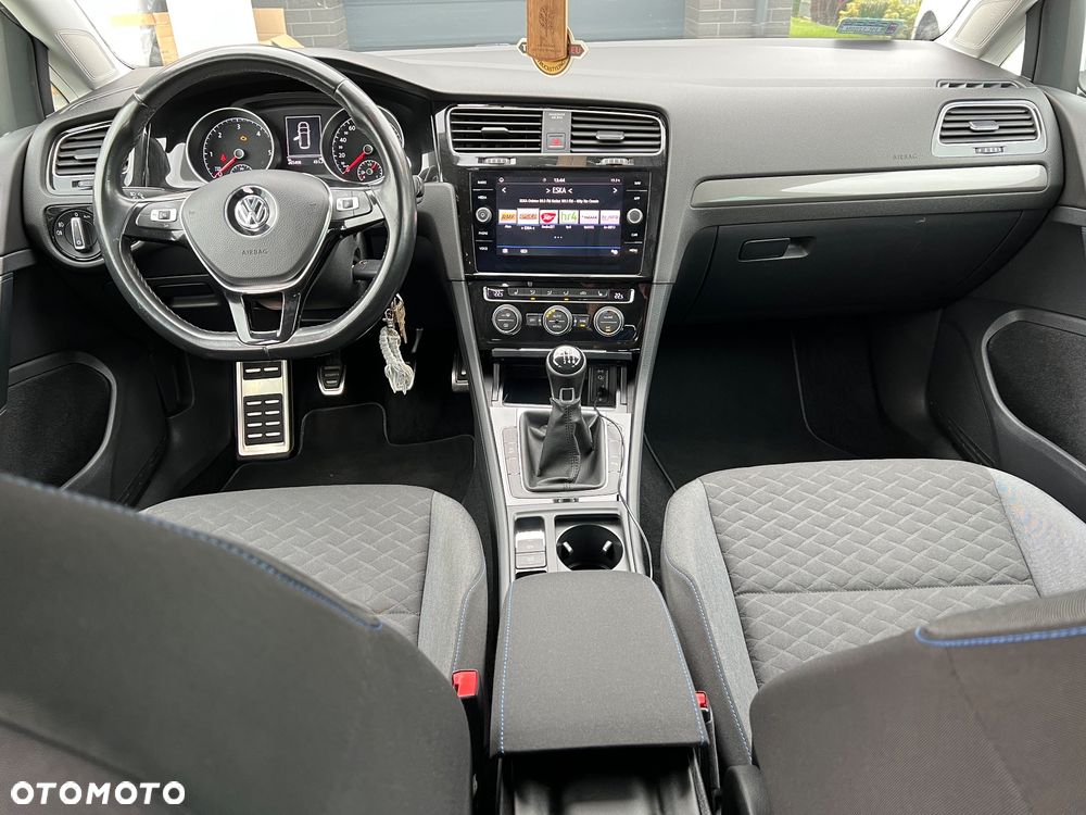 Volkswagen Golf - 23
