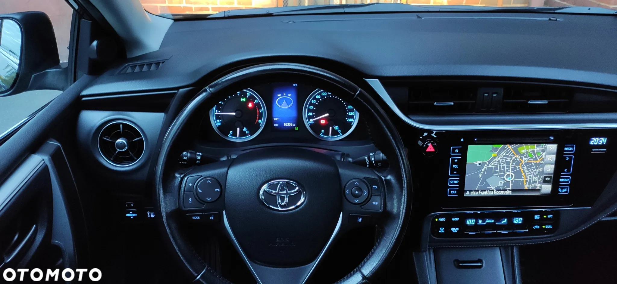 Toyota Corolla 1.6 Comfort - 31