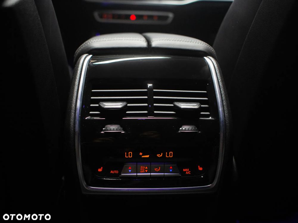 BMW X6 xDrive30d mHEV - 11