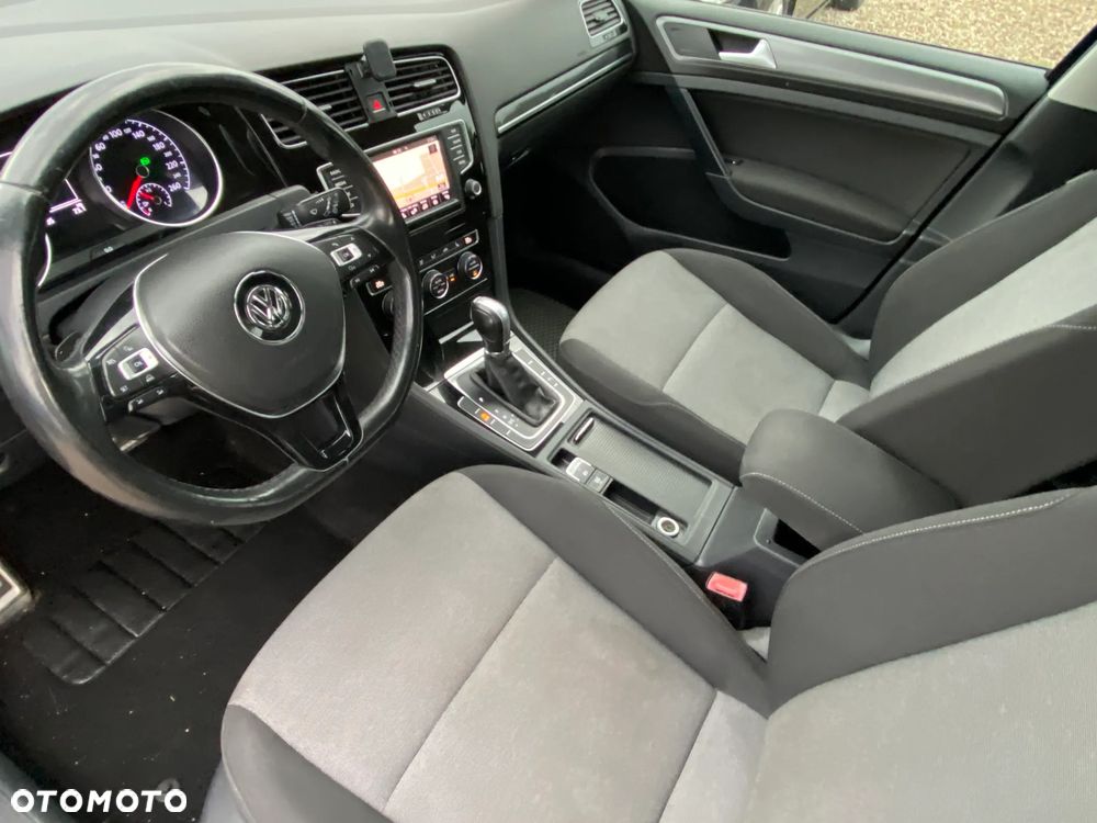 Volkswagen Golf - 32
