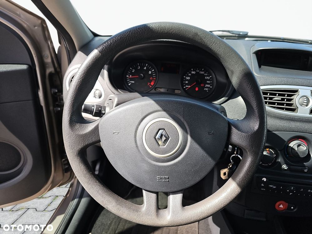 Renault Clio 1.2 16V Alize - 25