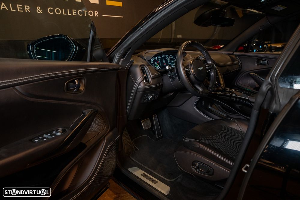Aston Martin DBX - 11