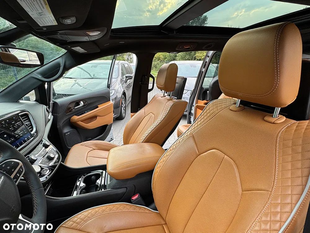 Chrysler Pacifica - 25