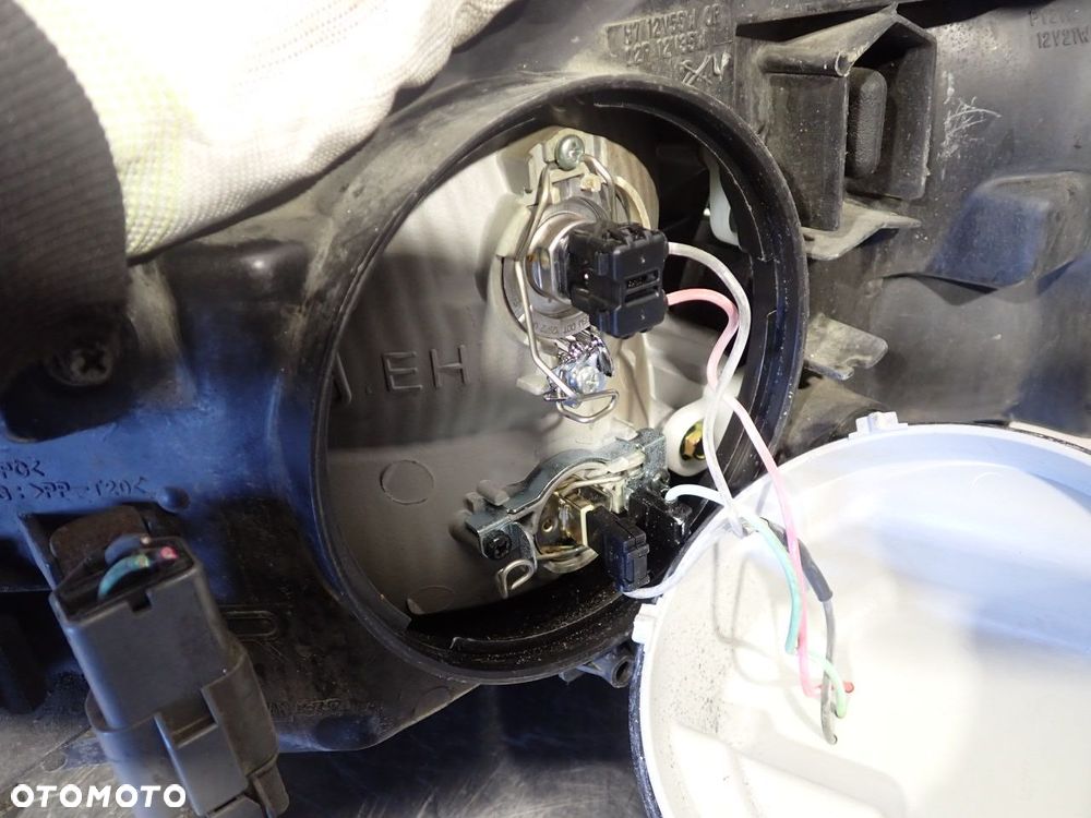LAMPA PRAWA PRZEDNIA SUBARU LEGACY 2.5 - 9