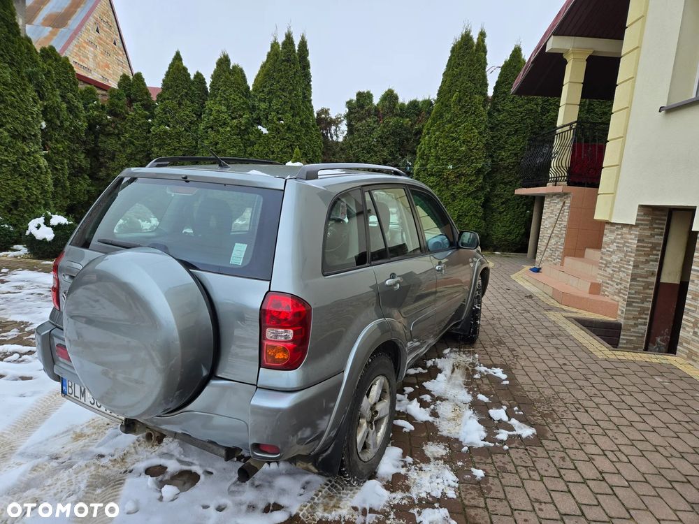 Toyota RAV4 2.0 D-4D 4x4 - 2
