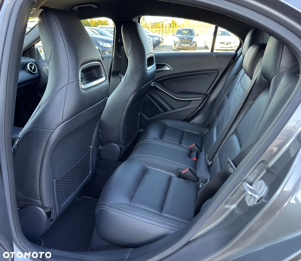 Mercedes-Benz Klasa A 250 4Matic 7G-DCT AMG Line - 27