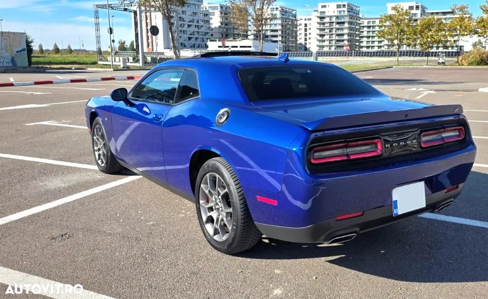 Dodge Challenger - 7