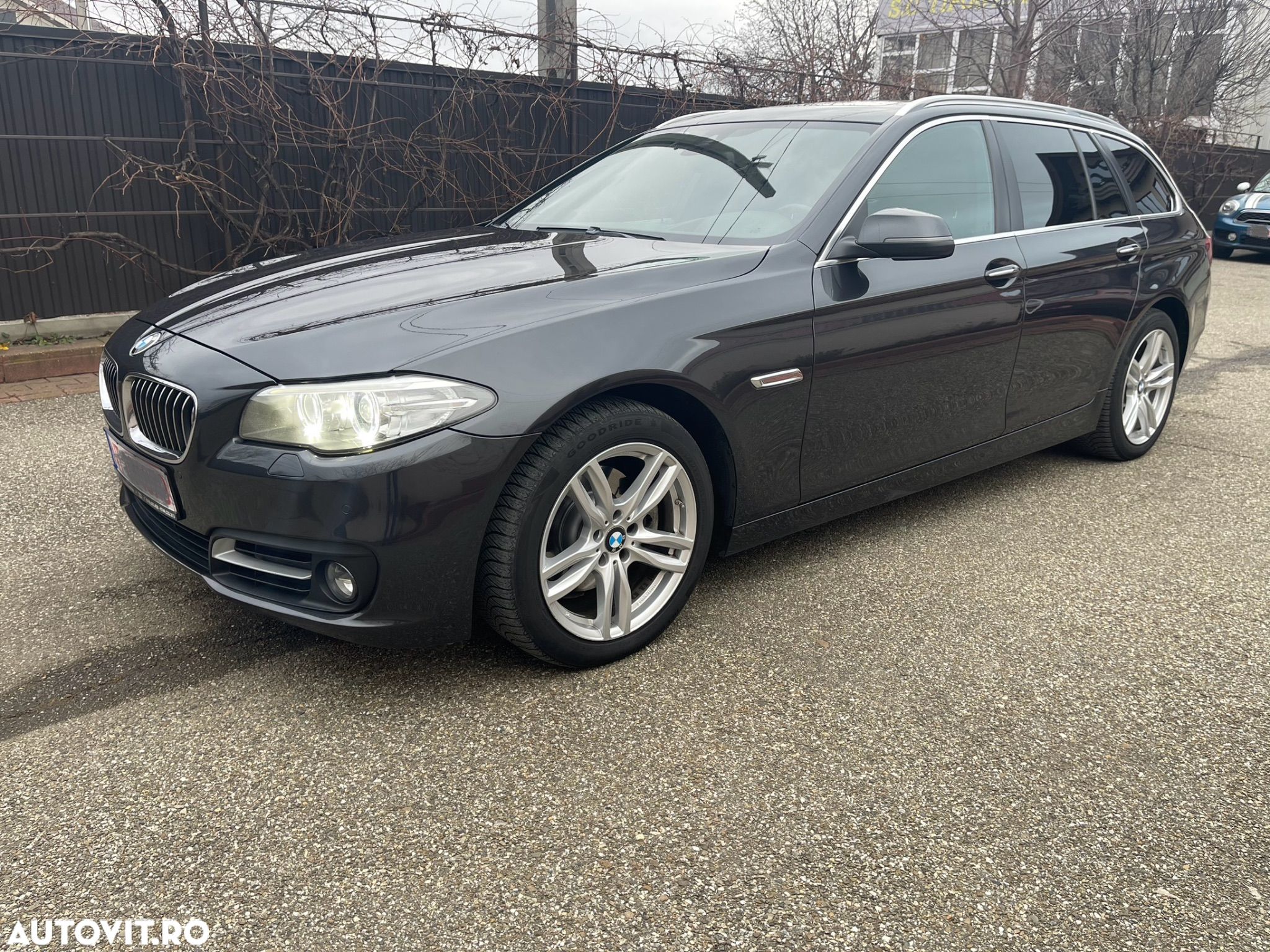 BMW Seria 5 520d xDrive Touring Aut. - 1