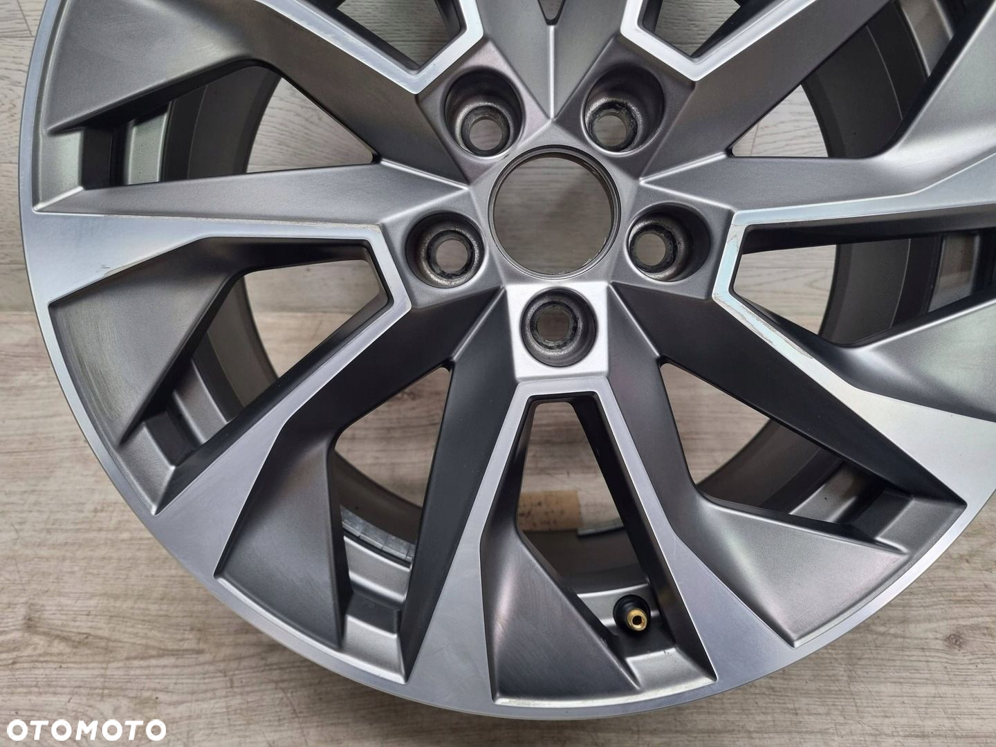 Skoda Fabia Mk3 NJ 2021 Wszystkie Felgi aluminiowe R16 - 8