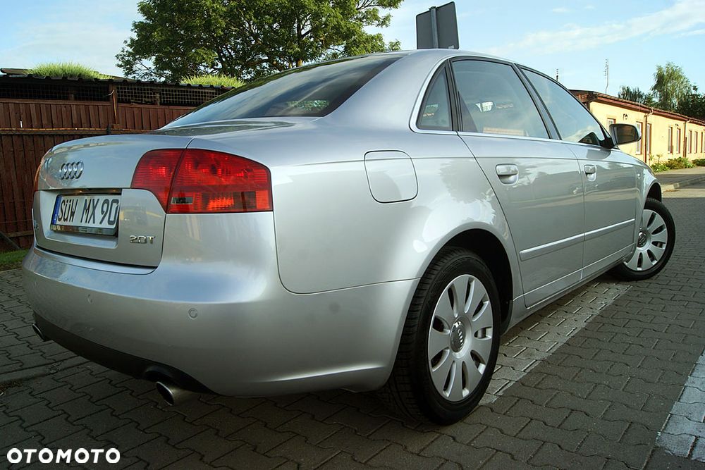 Audi A4 Limousine - 16