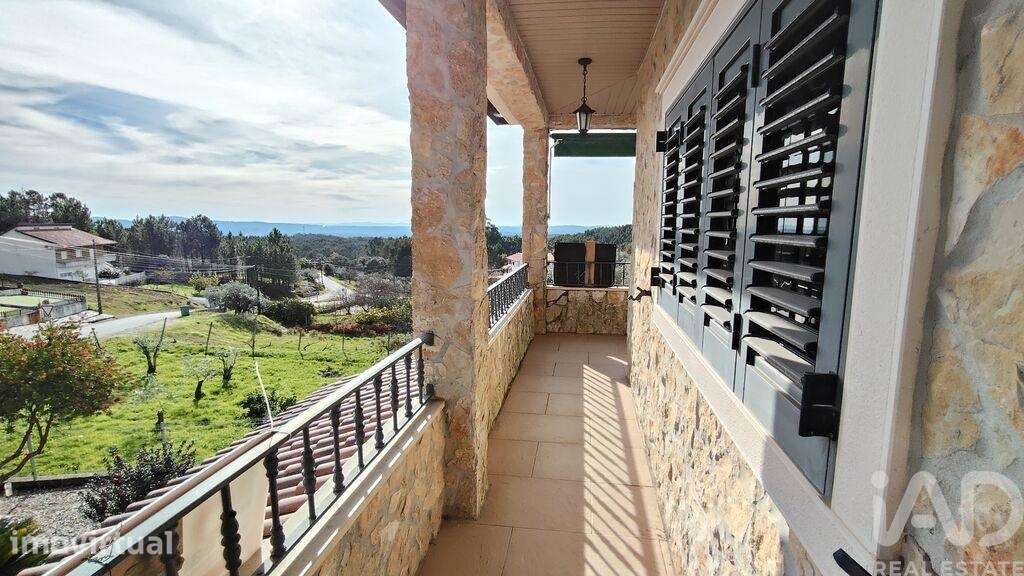 Casa / Villa T3 em Pedrógão Grande de 347,8 m2 - Grande imagem: 2/38