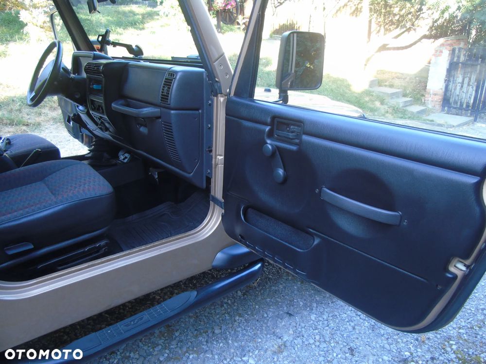 Jeep Wrangler 4.0 Sport - 8