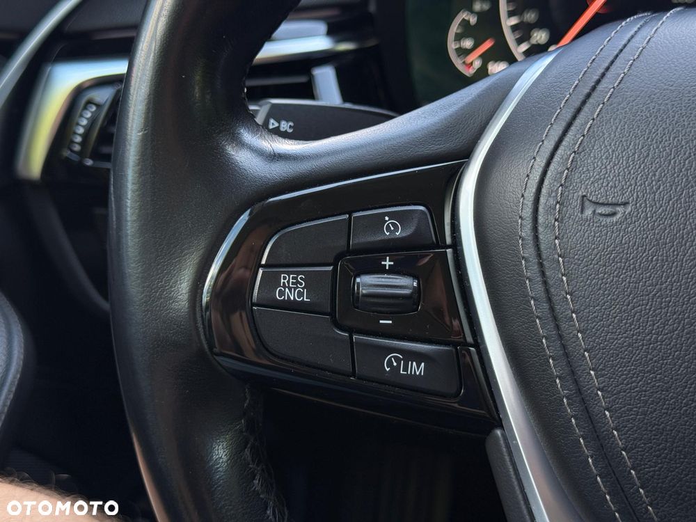 BMW Seria 5 530i Sport Line - 30