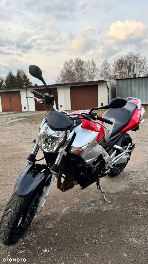 Suzuki GSR - 1