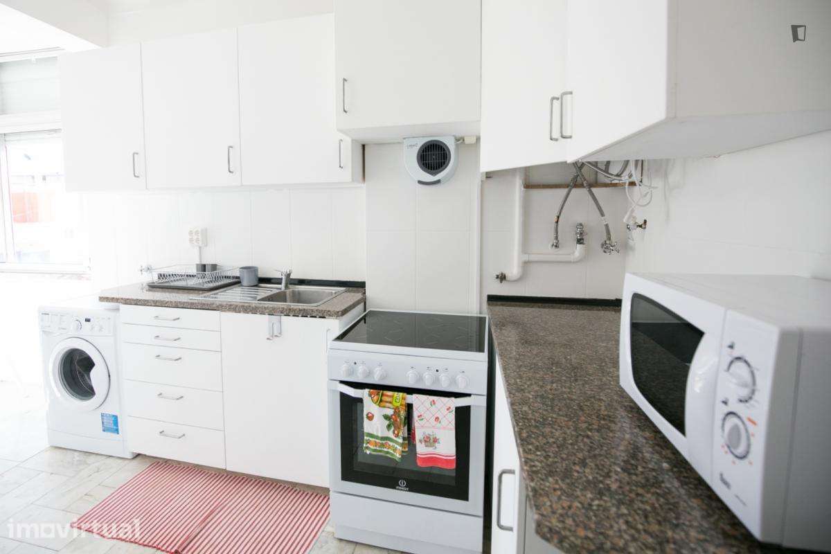Quarto - localizado em Penha de França Lisbon - Grande imagem: 2/25