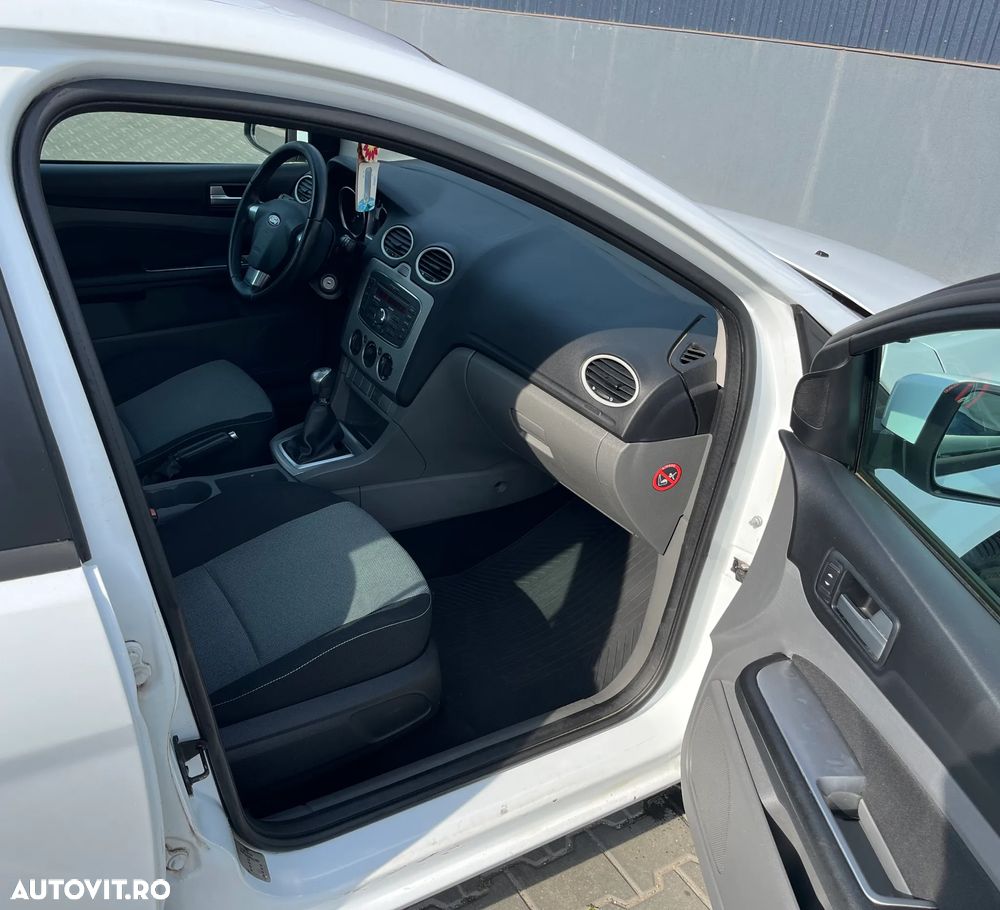 Ford Focus 1.4i Ambiente - 18