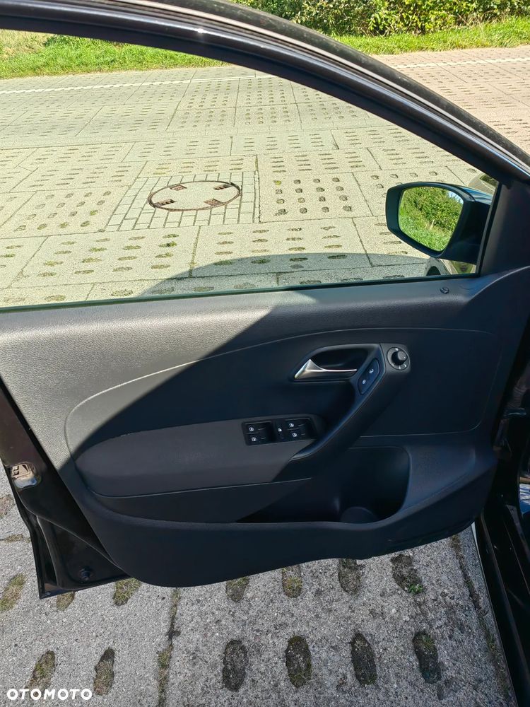 Volkswagen Polo 1.4 16V Trendline - 14