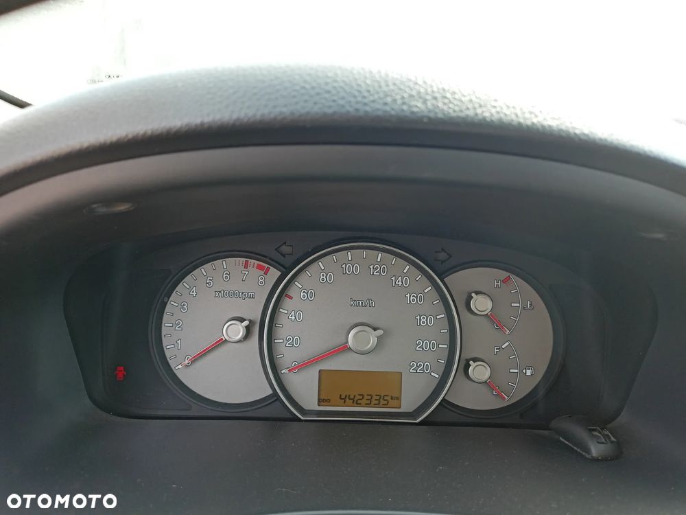Kia Carens 2.0 EX - 9