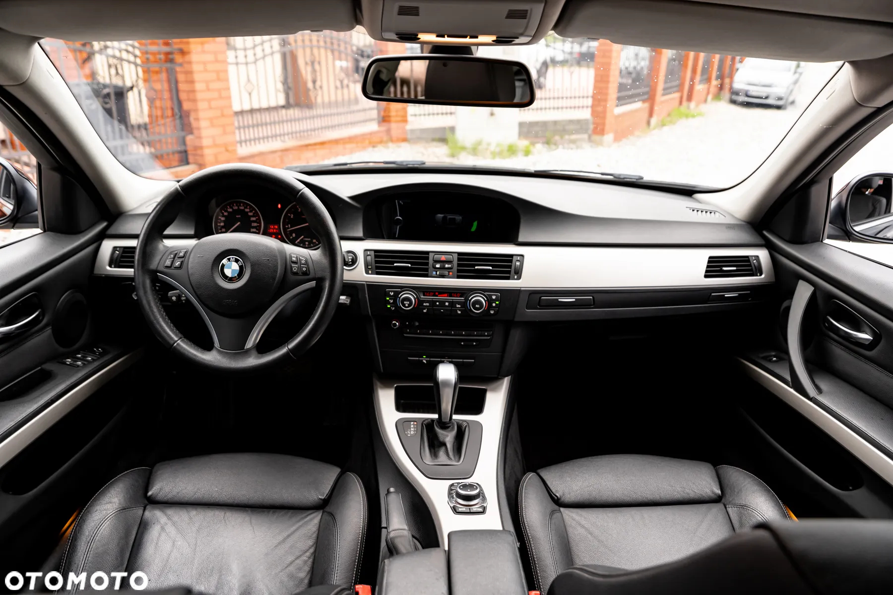 BMW Seria 3 325i xDrive Touring Edition Sport - 27