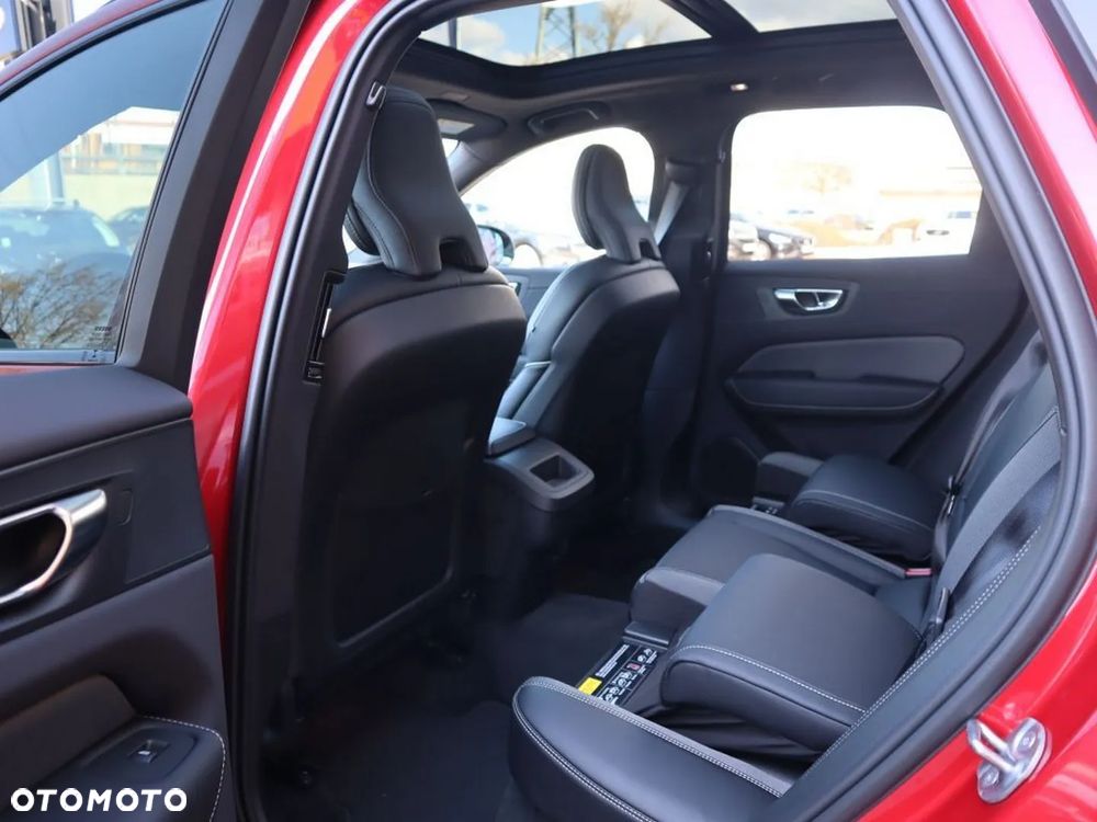 Volvo XC 60 B4 B Plus Dark - 15