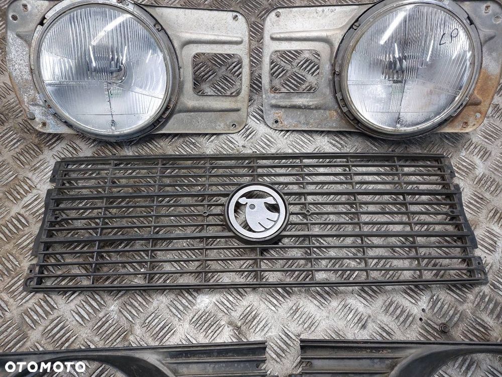 LAMPA LEWY PRZÓD + PRAWY PRZÓD + GRILL SKODA 105 S I - 6