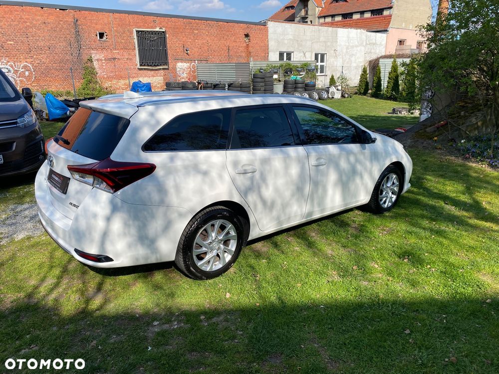 Toyota Auris 1.6 Valvematic Executive - 10