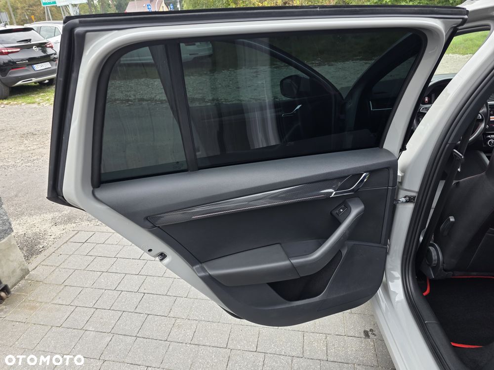 Skoda Octavia 2.0 TSI RS 230 - 17